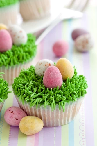 Cupcake με "γρασίσι" και αυγά!