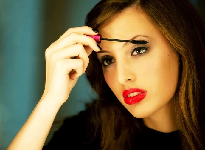 Απλώστε την μάσκαρα