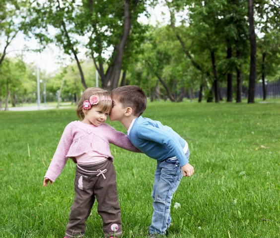 Γλυκά αδελφάκια σε διακριτούς ρόλους