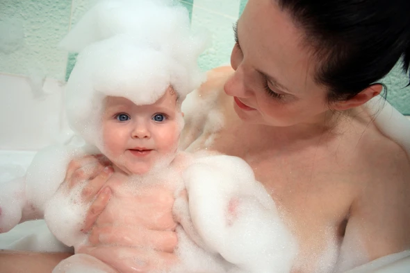 Μαζί με το μωρό στην μπανιέρα