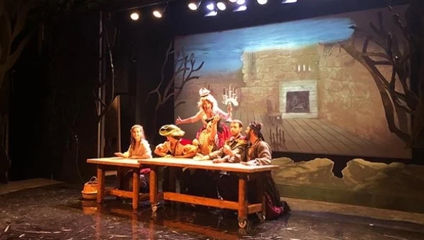 Είδαμε την παράσταση «Ως την άκρη κόσμου»