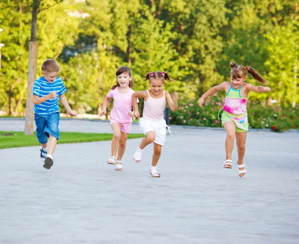 Παιδιά που τρέχουν