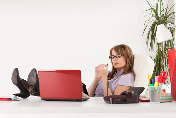 Manicure στο γραφείο