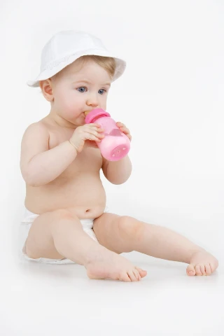 Αγελαδινό γάλα σε νήπιο