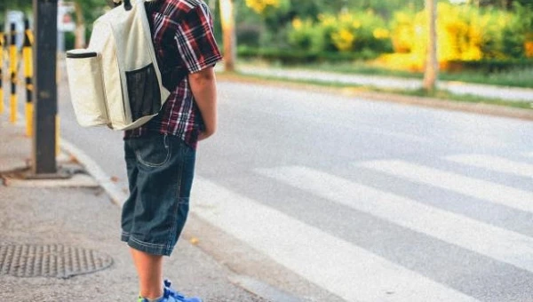 Πότε μπορεί να πηγαίνει μόνο του σχολείο;