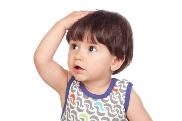 Χτυπάει το κεφάλι του